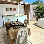 O Mar Cura! Apto Compartilhado Frente Mar Para Mulheres E Maes Solo! Viva Uma Experiencia Local!